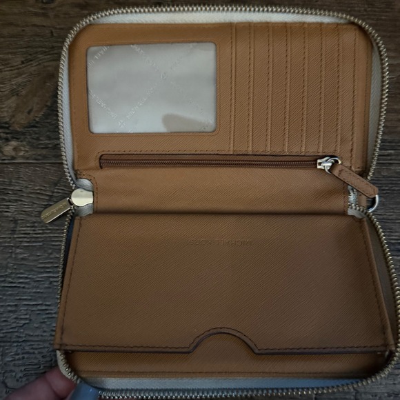 MICHAEL KORS MK Signature PVC Travel Continental Zip Around Wallet - Picture 7 of 9